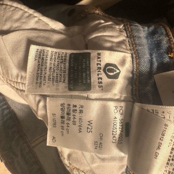 Levis - Picture 4 of 4